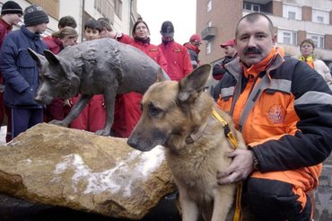 A Mancs szobor felavatása Miskolcon