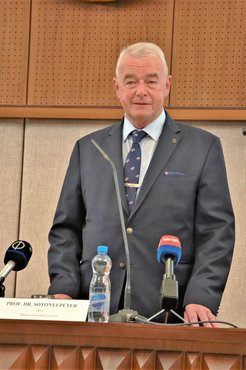 Dr. Sótonyi Péter, az Állatrovostudományi Egyetem rektora. /Fotó: Állatvédelmi Központ