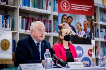 Sótonyi Péter és Vetter Szilvia. /Fotó: Állatvédelmi Központ