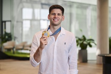 Siklósi Gergely a párizsi olimpián szerzett aranyéremmel